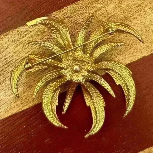 Vintage Marboux Gold Tone Chrysanthemum Brooch Signed and 2050 - Picture 3 of 4